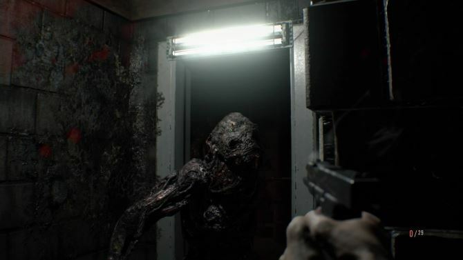 Vale a pena jogar Resident Evil 7? Criatura Moldada de Resident Evil 7