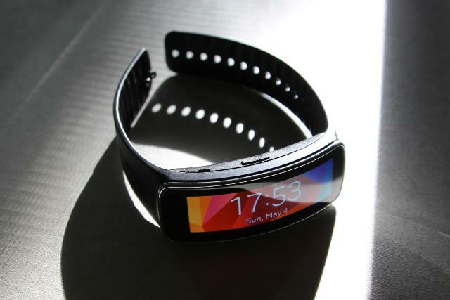 Samsung Gear Fit iluminação dramática