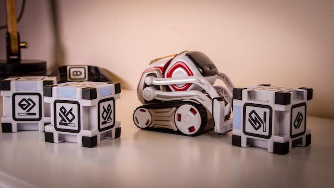 Este robô de brinquedo tem vida própria: Anki Cozmo Review Cozmo 18