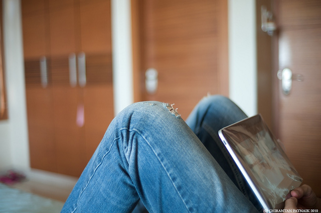 iPad nos jeans de Tanmay