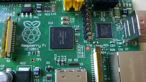 O hardware que você precisará para construir um Raspberry Pi Media Center muo rasppi closeup