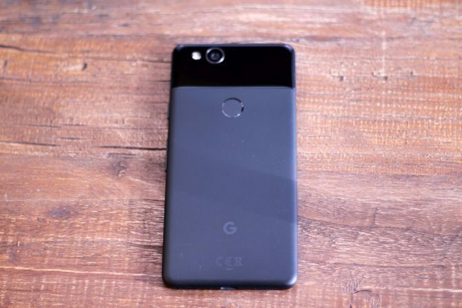 Revisão do Google Pixel 2: este é o melhor smartphone de todos os tempos? google pixel 2 revestimento metálico híbrido 670x447