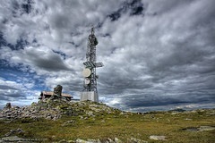 Como sobreviver no deserto usando o mastro do telefone móvel