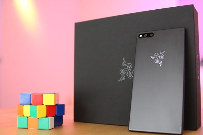 Razer Phone Review: Há uma primeira vez para tudo na parte traseira do telefone razer