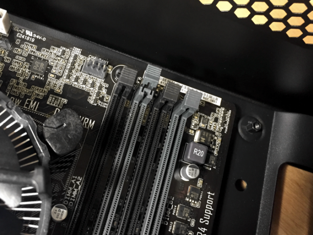 Como construir seu próprio PC build pc ram socket