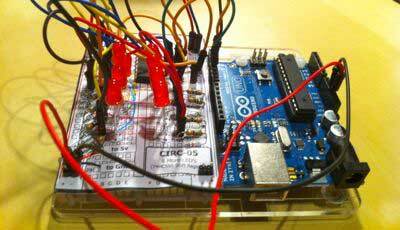 Arduino Programming - Tocando com registradores de turno (também conhecidos como LEDs) tutorial montado do registro de turnos