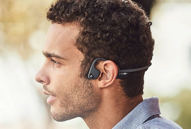 O Aftershokz Trekz Air é um fone de ouvido sem fio para condução óssea para corrida, corrida ou ciclismo mais seguros