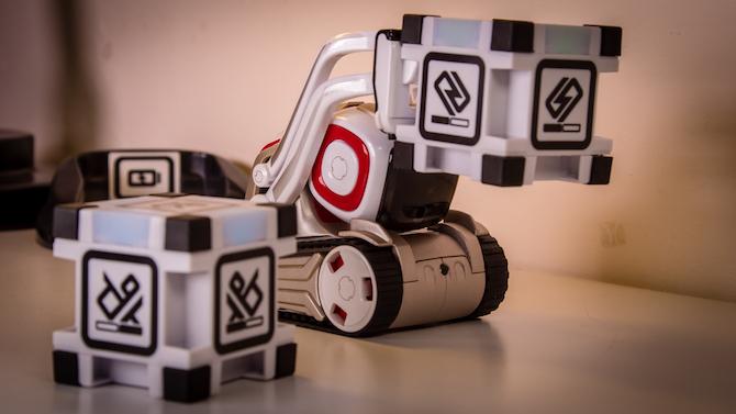 Este robô de brinquedo tem vida própria: Anki Cozmo Review Cozmo 5