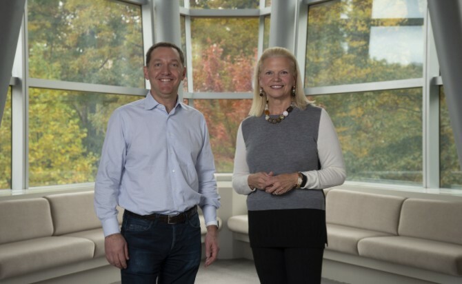 O CEO da Red Hat, Jim Whitehurst, e o CEO da IBM, Ginni Rometty