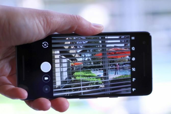 Revisão do Google Pixel 2: este é o melhor smartphone de todos os tempos? câmera pixel 2 670x447