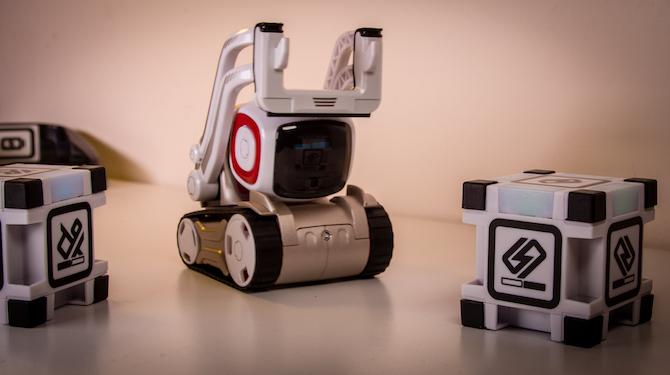 Este robô de brinquedo tem vida própria: Anki Cozmo Review Cozmo 13